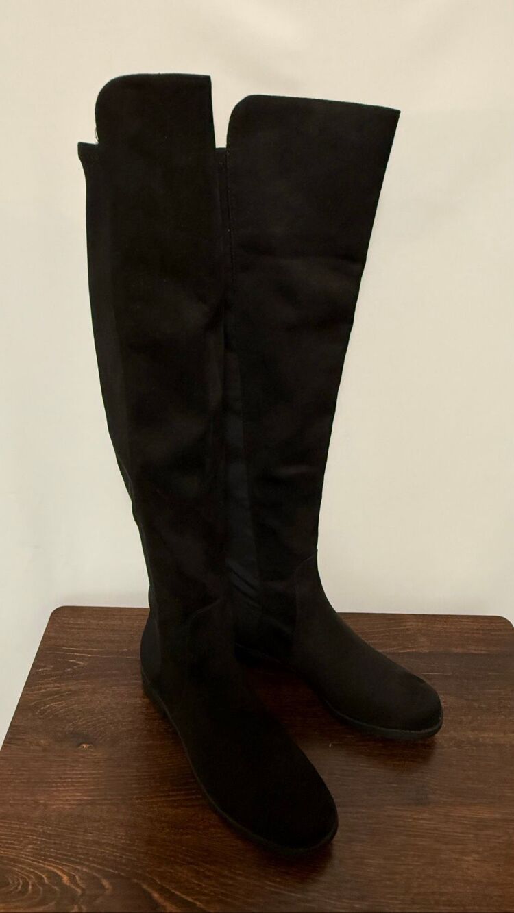 Unisa Ungillian women’s black faux suede riding boot thick rubber sole size 8